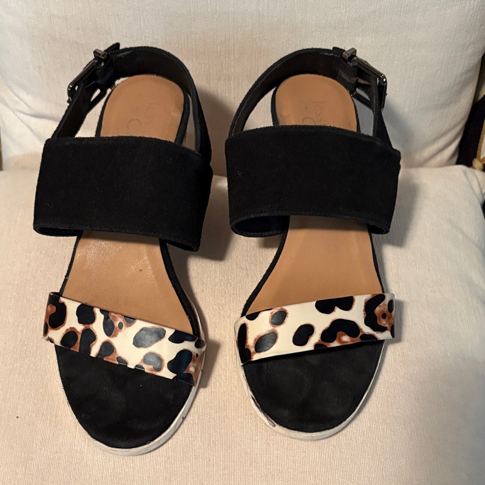 Super cute!🥰 Black and Leopard Print Women's Sandals